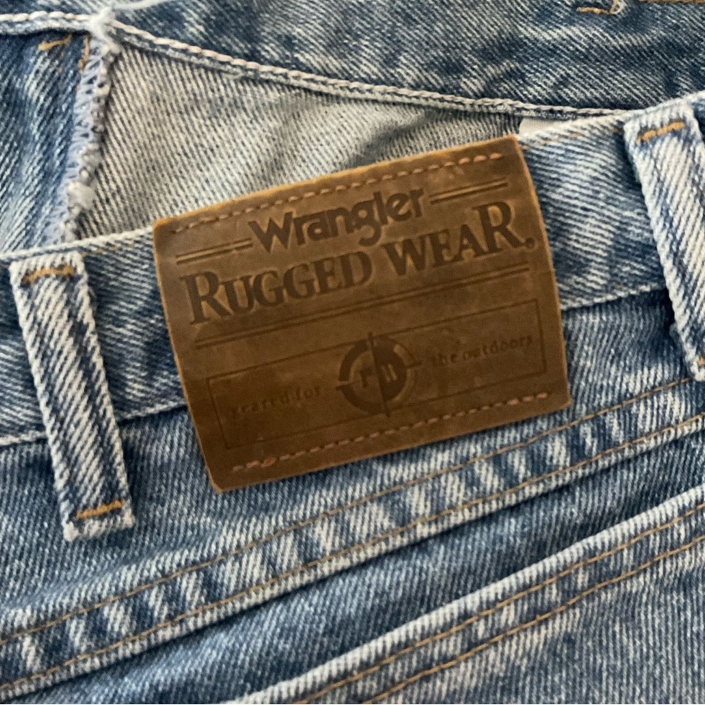 Wrangler Rugged Wear Light Wash Blue Jeans Men’s 42 x 30 Relaxed Fit Denim - Picture 5 of 6